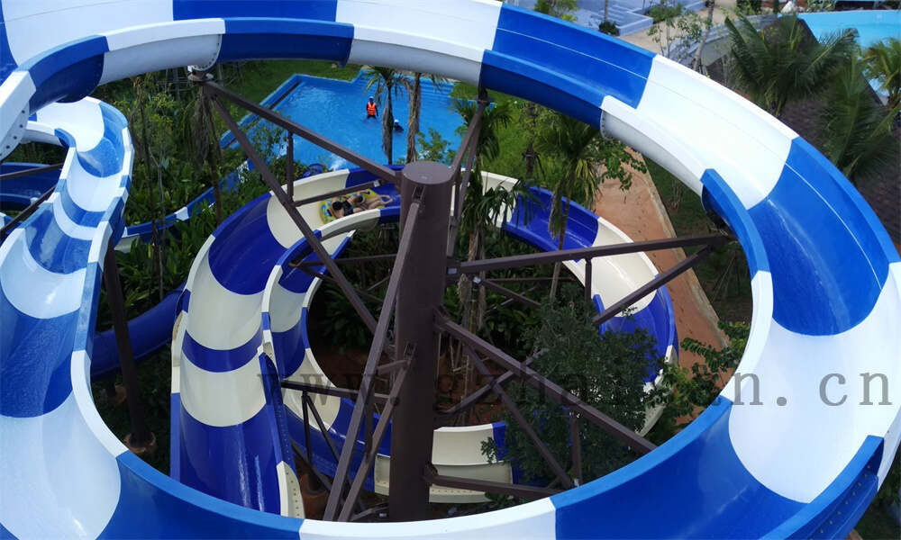 水上乐园畅享夏日狂欢，欢乐无限环绕