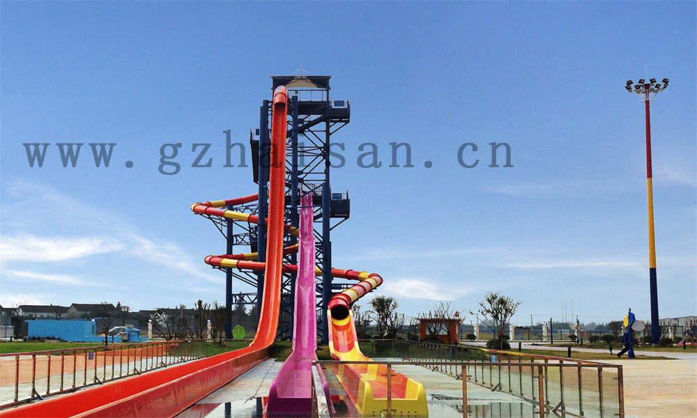 水上乐园设备欢乐畅游，刺激无限