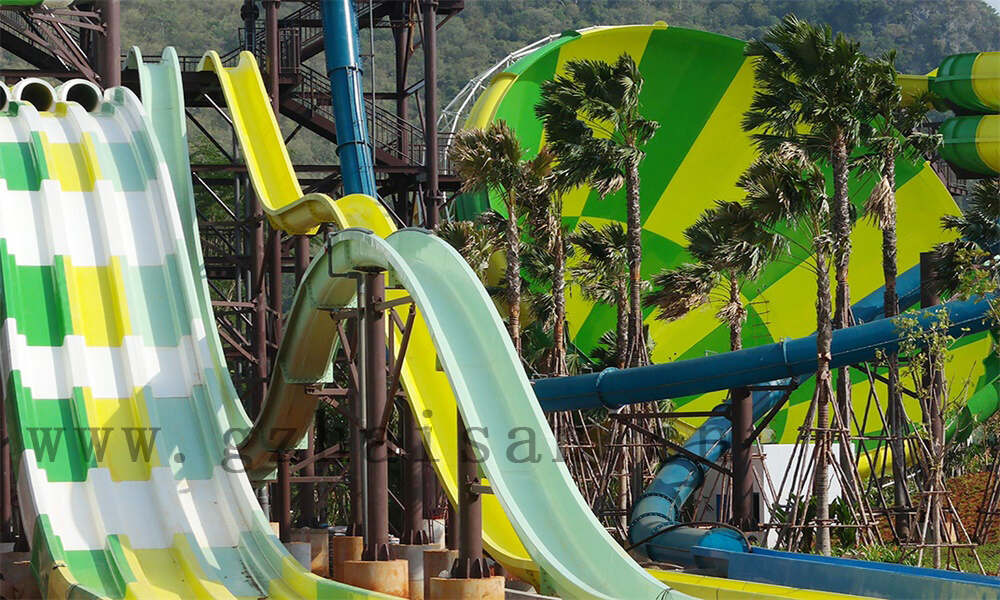 畅游水世界，探索刺激游乐设施